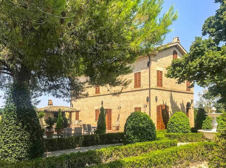 Farmhouse Marche Castelleone Italy
