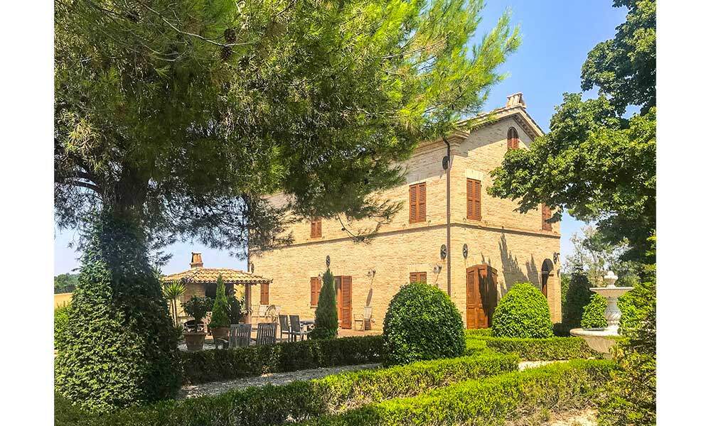 Farmhouse Marche Castelleone Italy