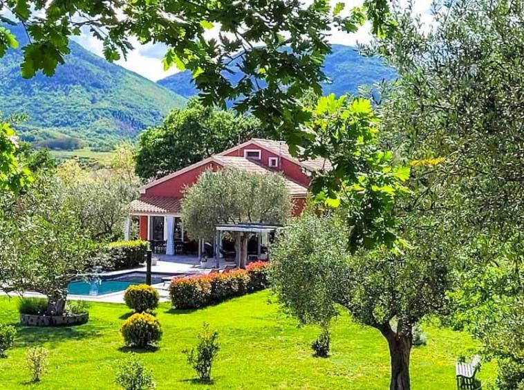 Villa Pool Cingoli Marche Italy