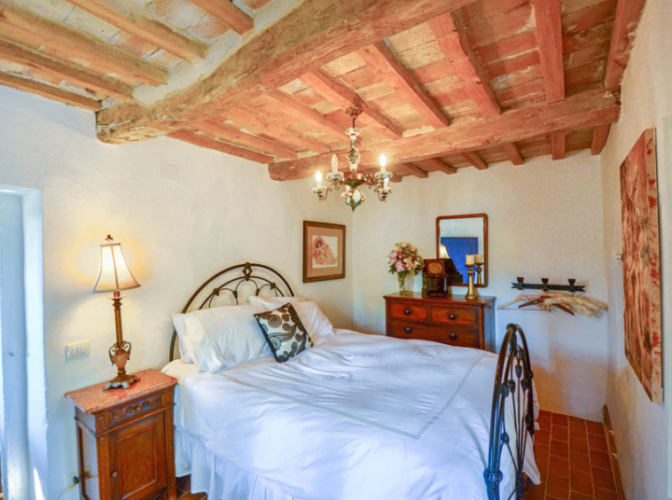Farmhouse Colmurano Macerata Marche Italy