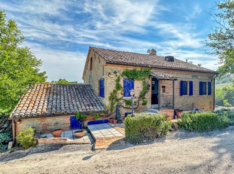 Farmhouse Colmurano Marche Italy Hills