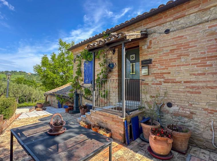 Farmhouse Colmurano Marche Italy Hills