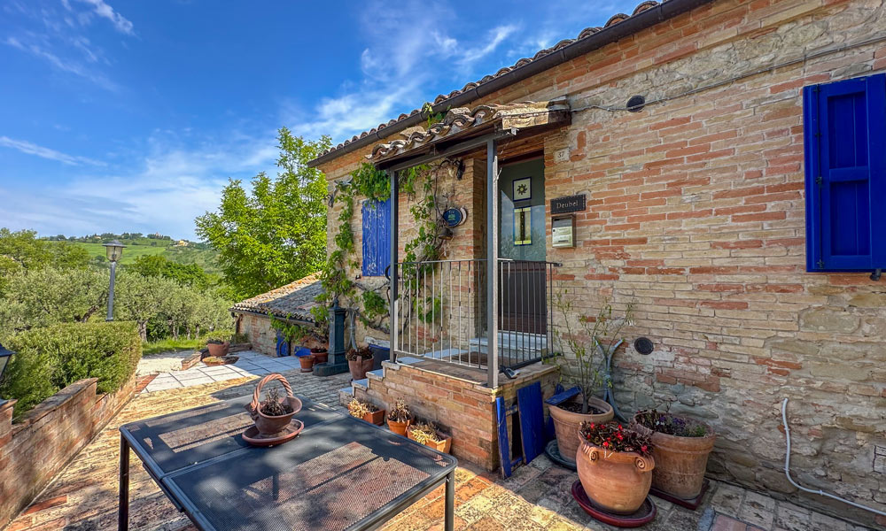 Farmhouse Colmurano Marche Italy Hills