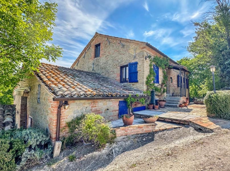 Farmhouse Colmurano Marche Italy Hills