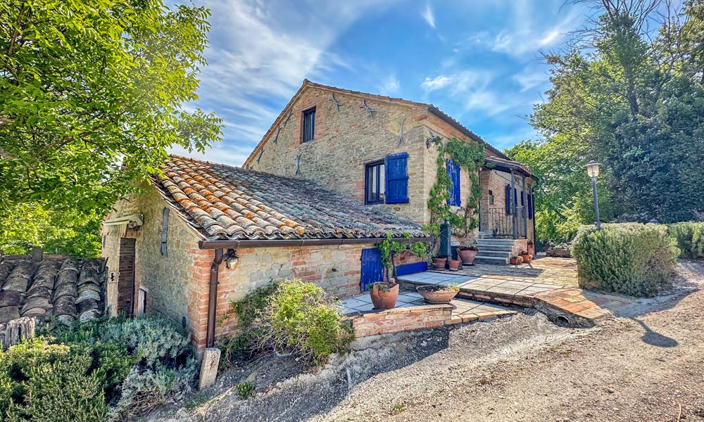 Farmhouse Colmurano Marche Italy Hills