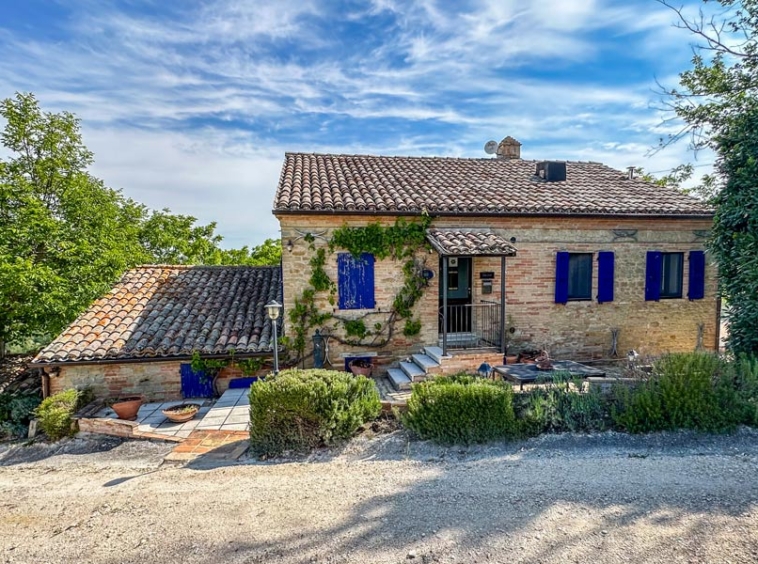 Farmhouse Colmurano Marche Italy Hills