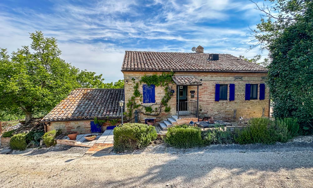 Farmhouse Colmurano Marche Italy Hills