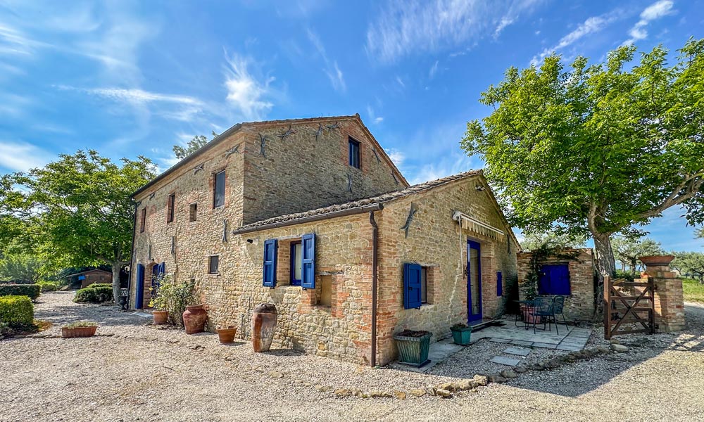 Farmhouse Colmurano Marche Italy Hills