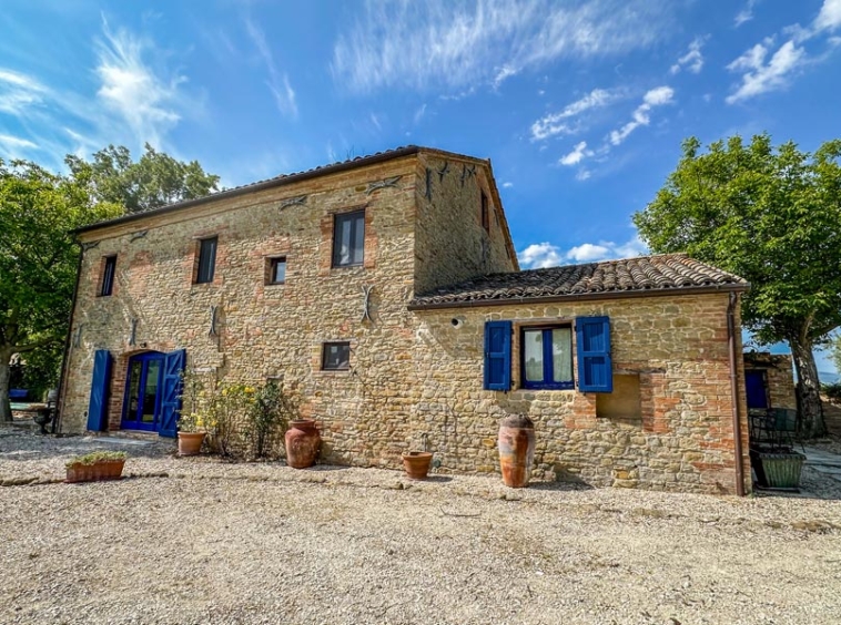 Farmhouse Colmurano Marche Italy Hills