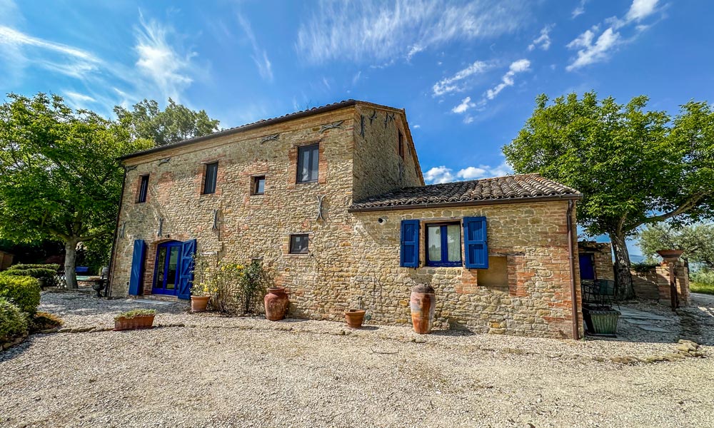 Farmhouse Colmurano Marche Italy Hills