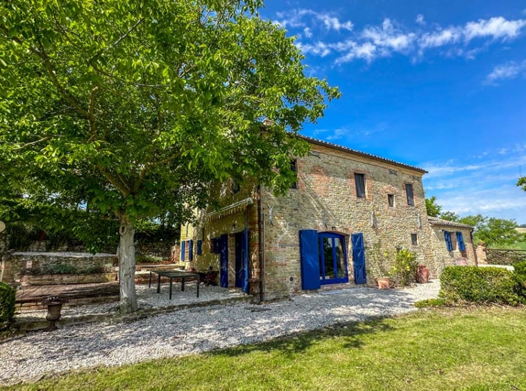 Farmhouse Colmurano Marche Italy Hills