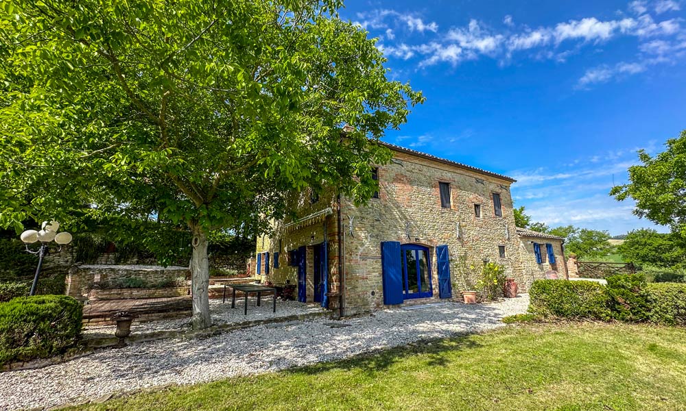 Farmhouse Colmurano Marche Italy Hills