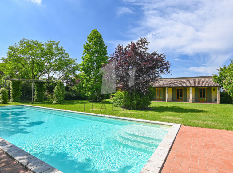Farmhouse Roncofreddo Cesena Romagna Italy Pool
