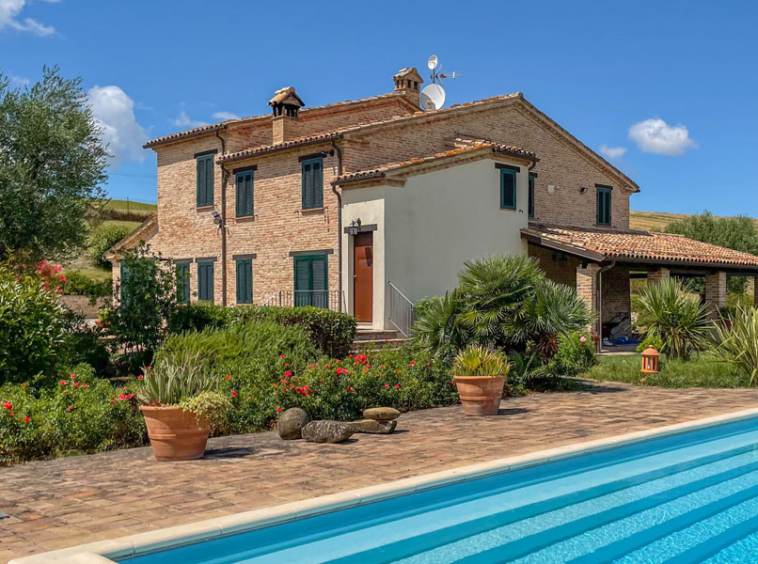 Farmhouse Arcevia Marche Italy Luxury Pool