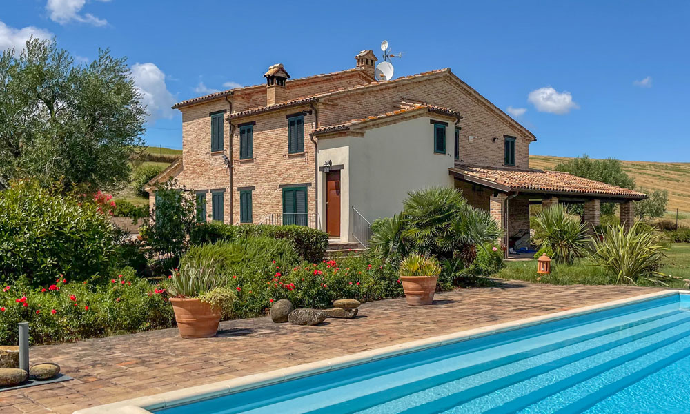 Farmhouse Arcevia Marche Italy Luxury Pool