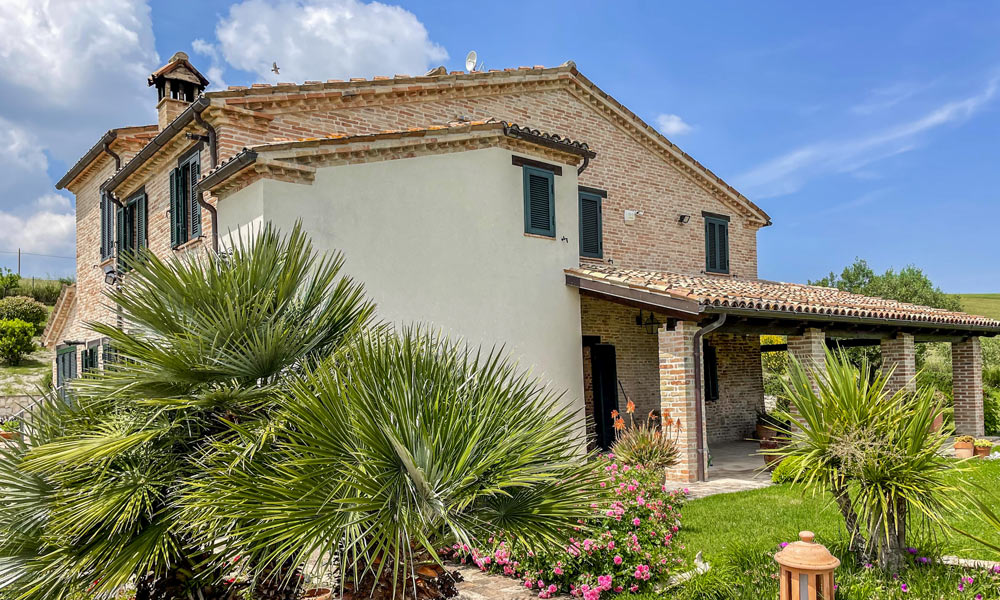 Farmhouse Arcevia Marche Italy Luxury Pool