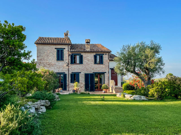 Farmhouse Arcevia Marche Italy Luxury Pool