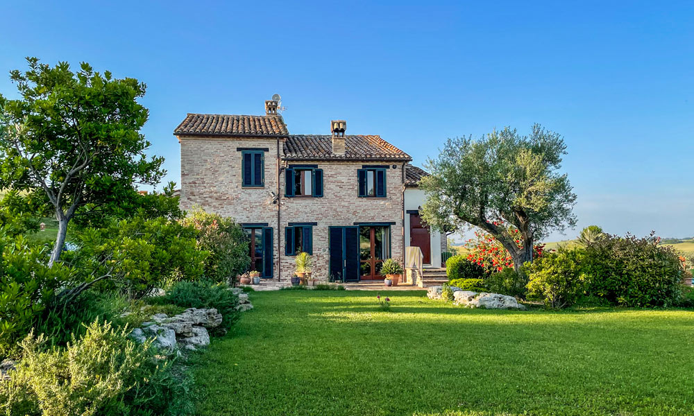 Farmhouse Arcevia Marche Italy Luxury Pool