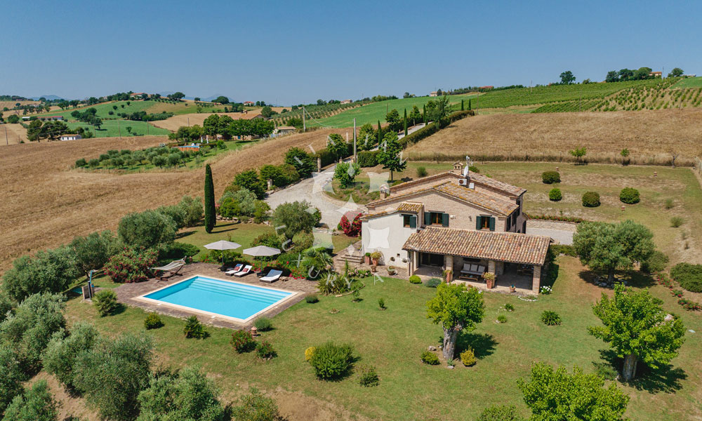 Villa Arcevia Marche Italy Luxury Panorama