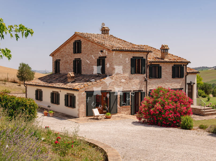 Villa Arcevia Marche Italy Luxury Panorama