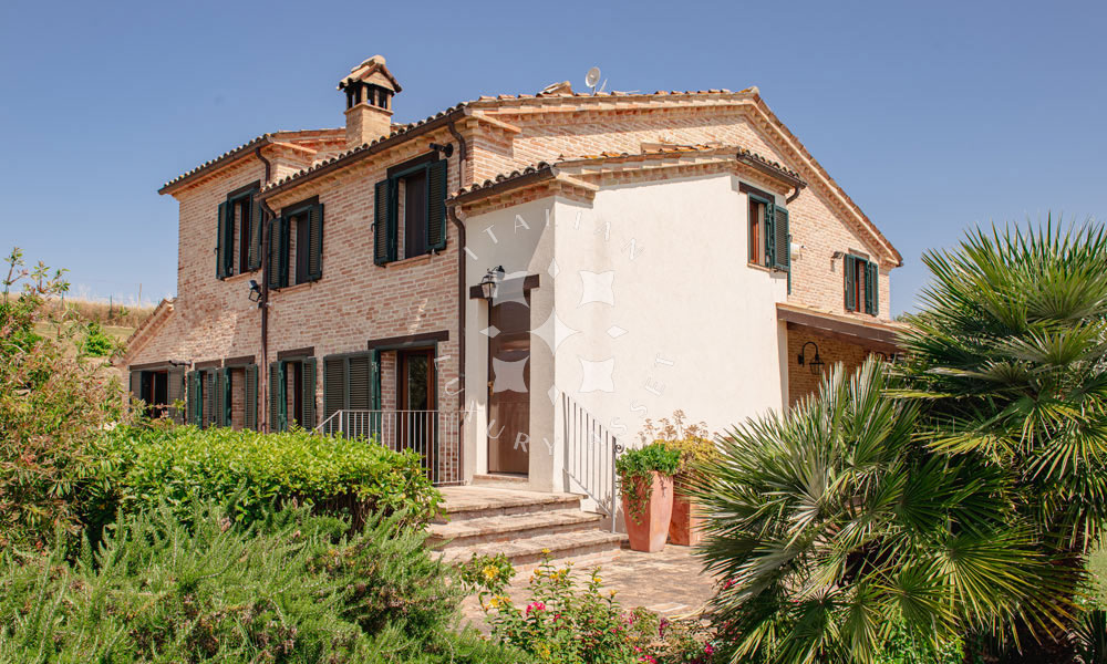 Villa Arcevia Marche Italy Luxury Panorama