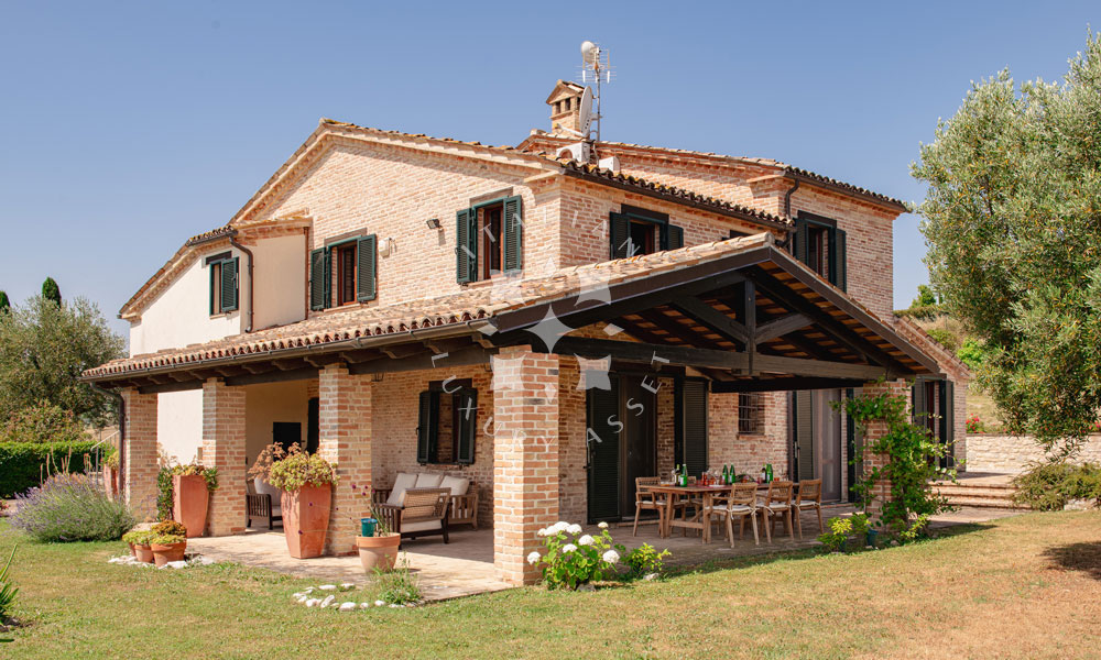 Villa Arcevia Marche Italy Luxury Panorama