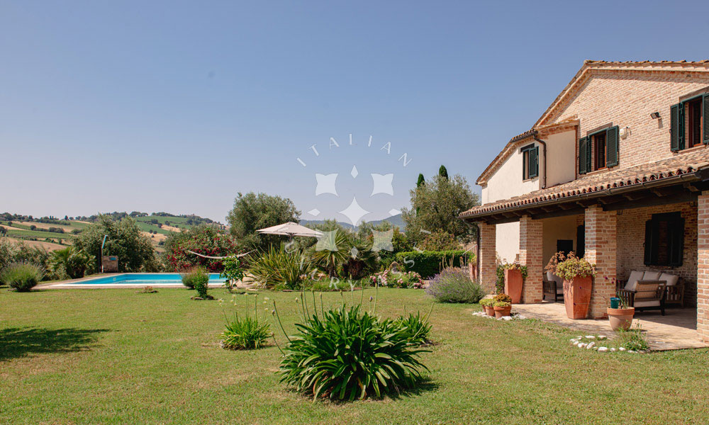 Villa Arcevia Marche Italy Luxury Panorama