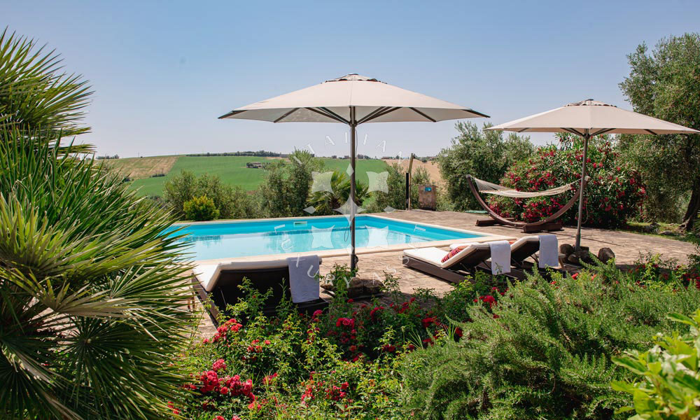 Villa Arcevia Marche Italy Luxury Panorama