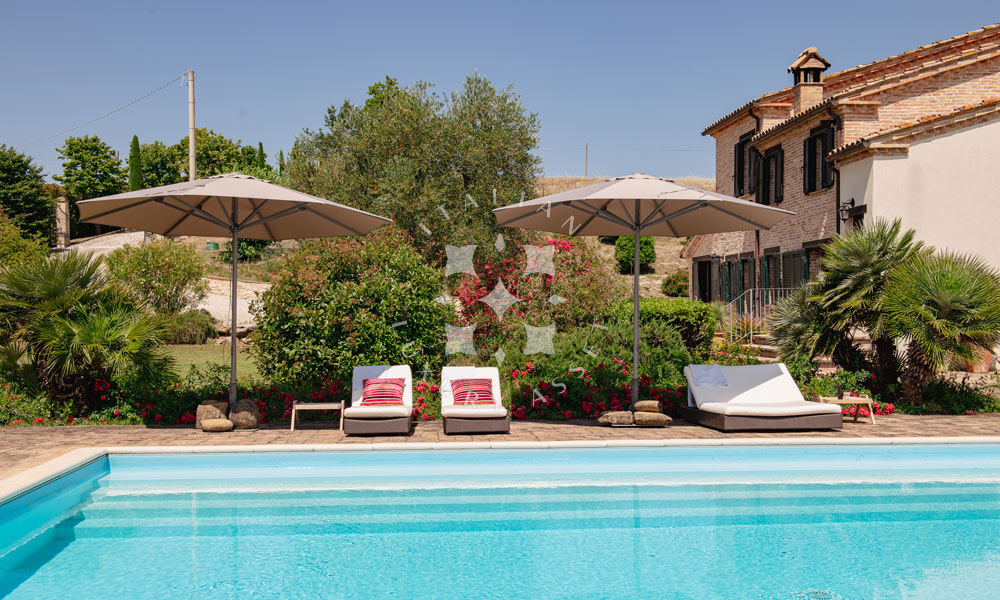 Villa Arcevia Marche Italy Luxury Panorama