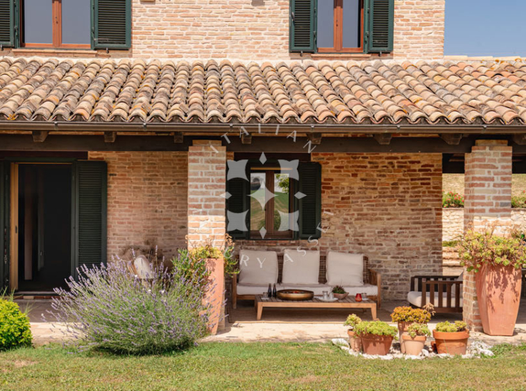 Villa Arcevia Marche Italy Luxury Panorama