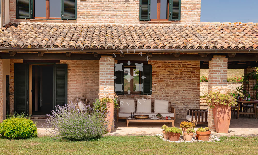 Villa Arcevia Marche Italy Luxury Panorama