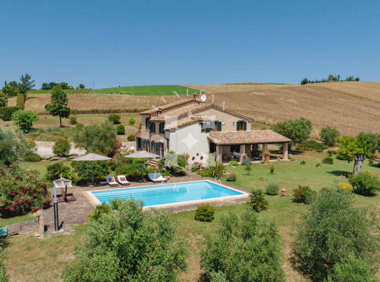 Villa Arcevia Marche Italy Luxury Panorama