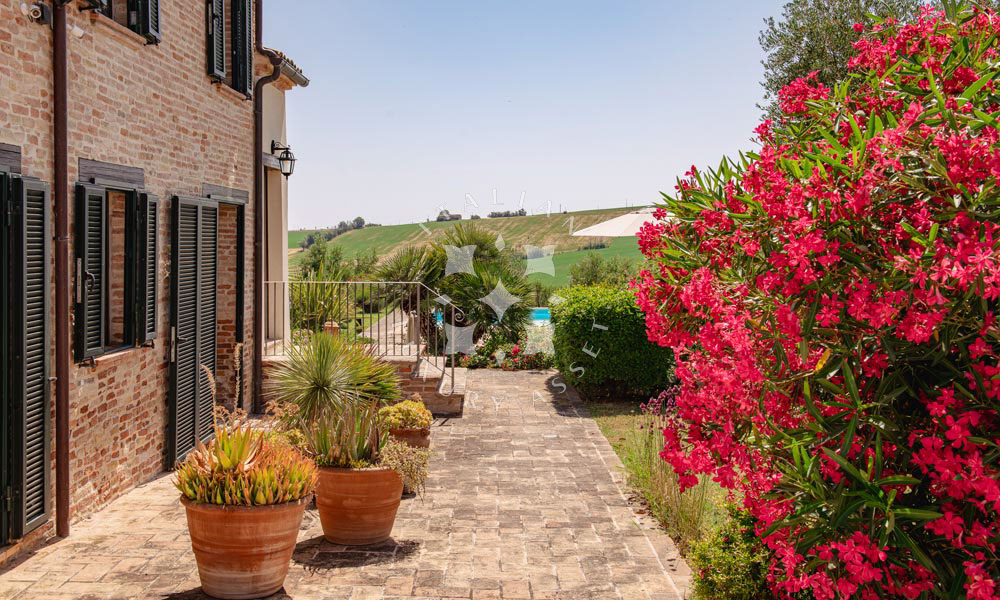 Villa Arcevia Marche Italy Luxury Panorama