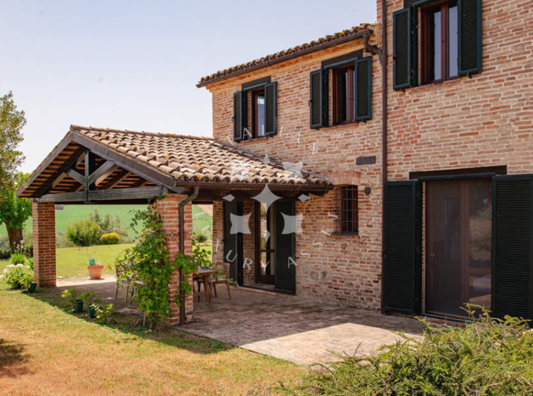 Villa Arcevia Marche Italy Luxury Panorama
