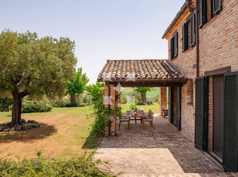 Villa Arcevia Marche Italy Luxury Panorama
