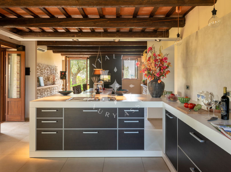 Villa Arcevia Marche Italy Luxury Panorama