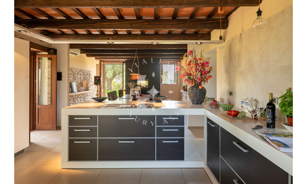 Villa Arcevia Marche Italy Luxury Panorama