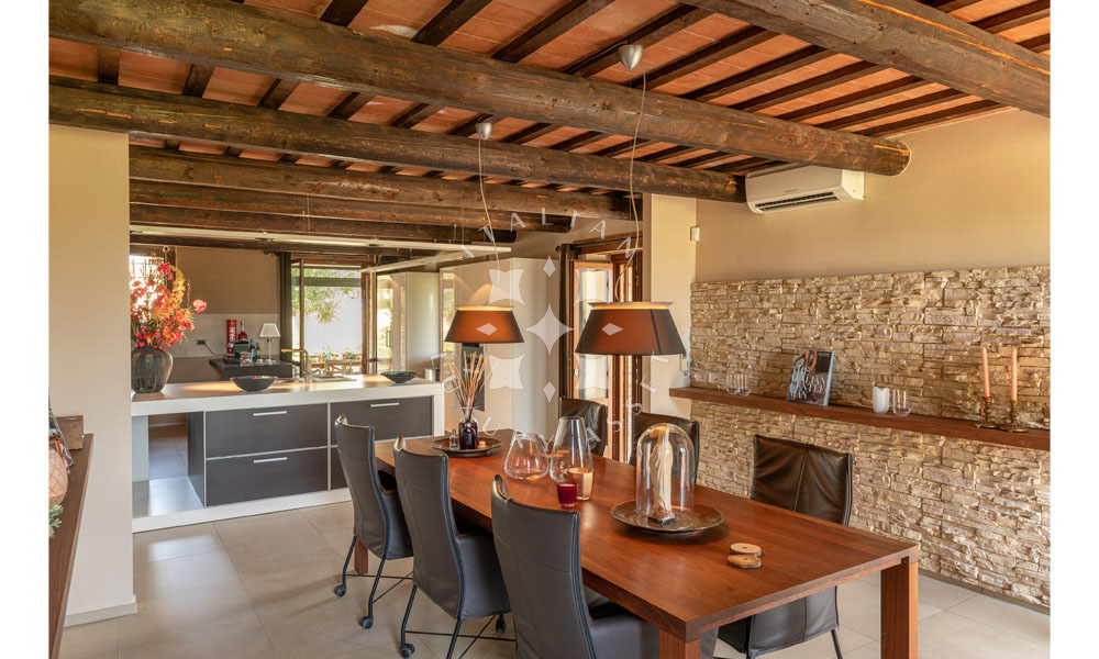 Villa Arcevia Marche Italy Luxury Panorama