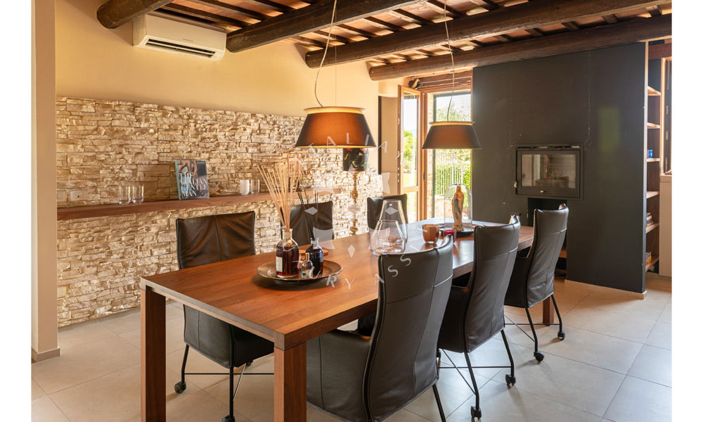 Villa Arcevia Marche Italy Luxury Panorama
