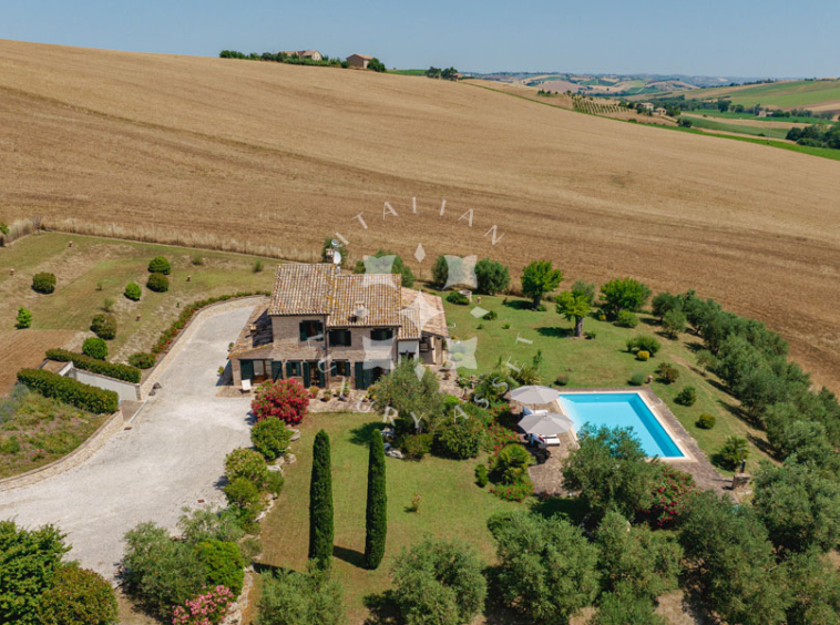 Villa Arcevia Marche Italy Luxury Panorama