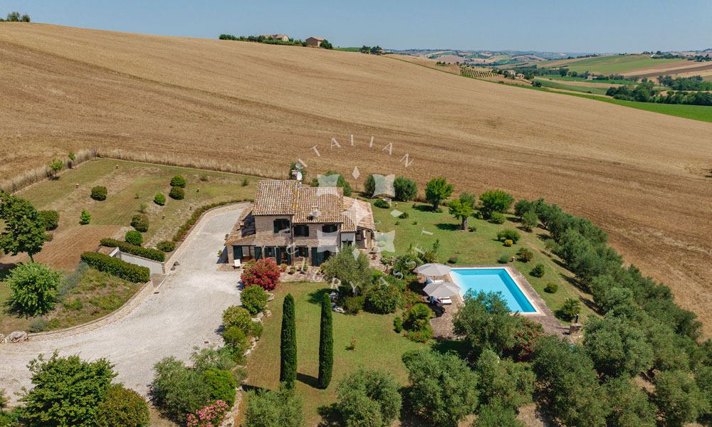 Villa Arcevia Marche Italy Luxury Panorama