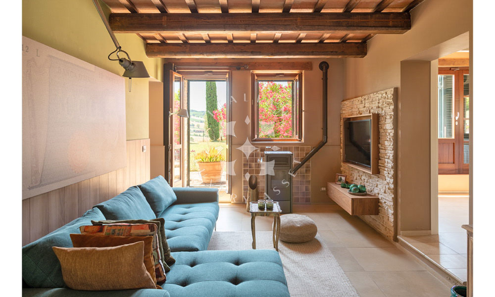 Villa Arcevia Marche Italy Luxury Panorama