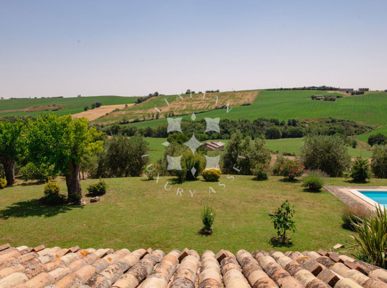 Villa Arcevia Marche Italy Luxury Panorama
