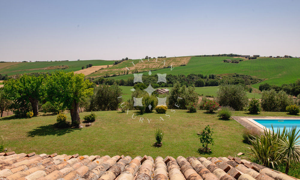 Villa Arcevia Marche Italy Luxury Panorama