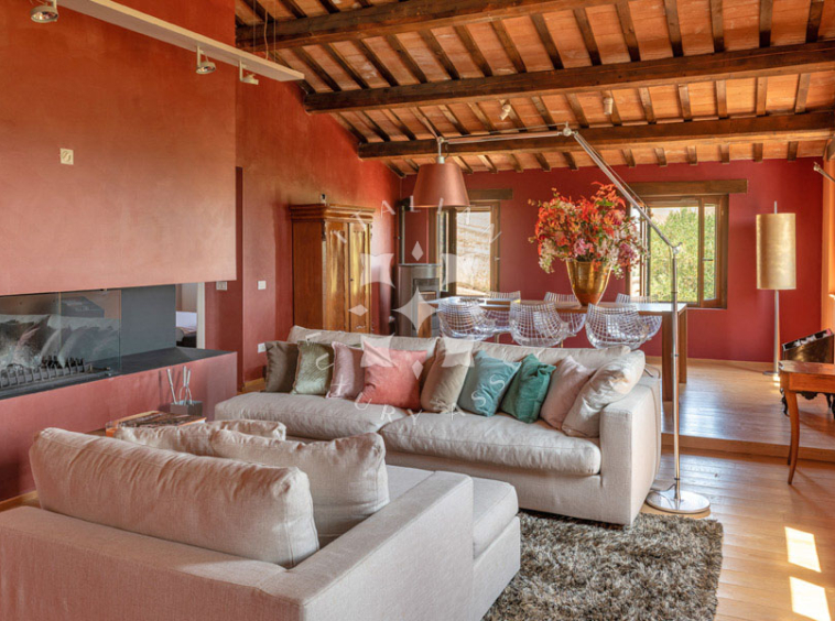 Villa Arcevia Marche Italy Luxury Panorama