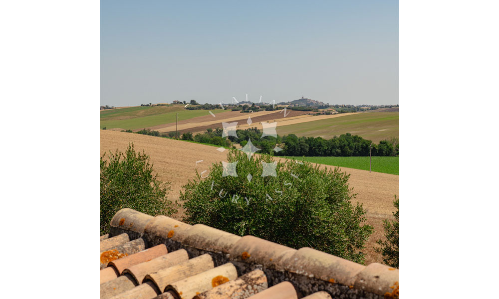 Villa Arcevia Marche Italy Luxury Panorama