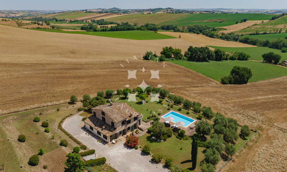 Villa Arcevia Marche Italy Luxury Panorama
