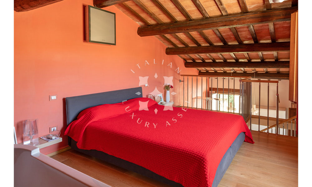 Villa Arcevia Marche Italy Luxury Panorama
