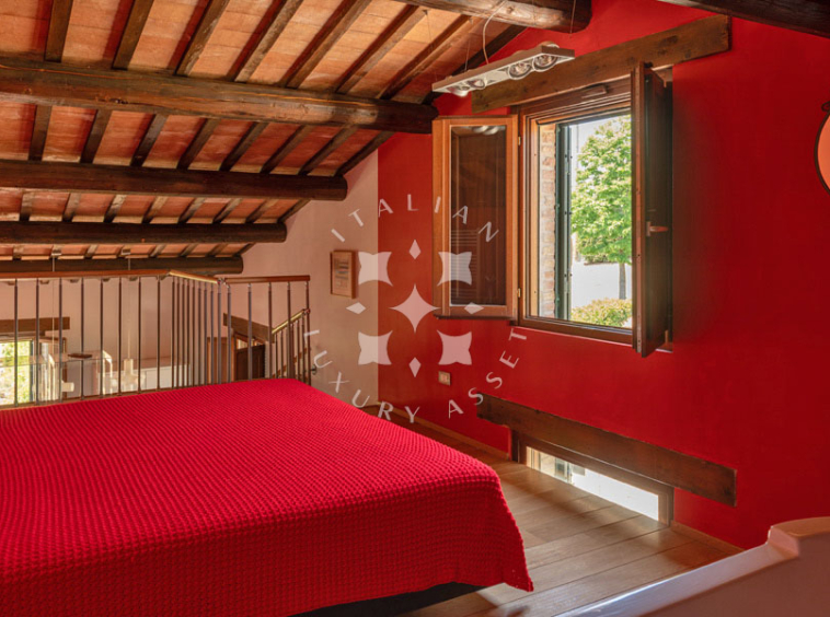 Villa Arcevia Marche Italy Luxury Panorama