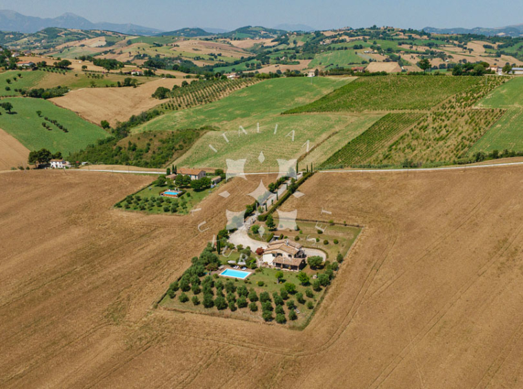 Villa Arcevia Marche Italy Luxury Panorama
